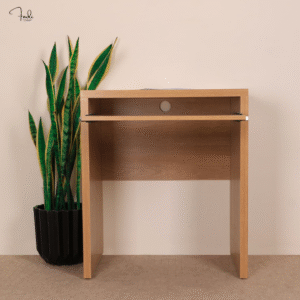 Compact computer desk – Practical. Natural. Space-saving.